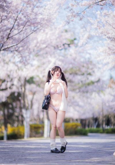 年轻女教师4hd中字免费观看_全集无删减版高清免费观看